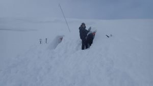 winter mountaineering snowhole